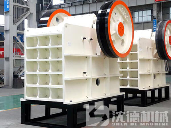 深腔顎式破碎機車間展示