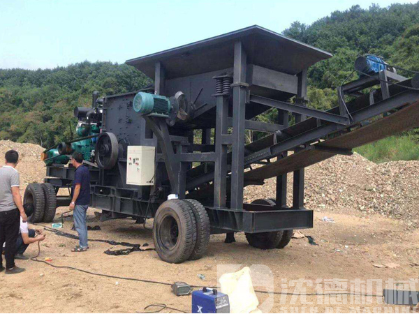 可移動的顎式破碎機